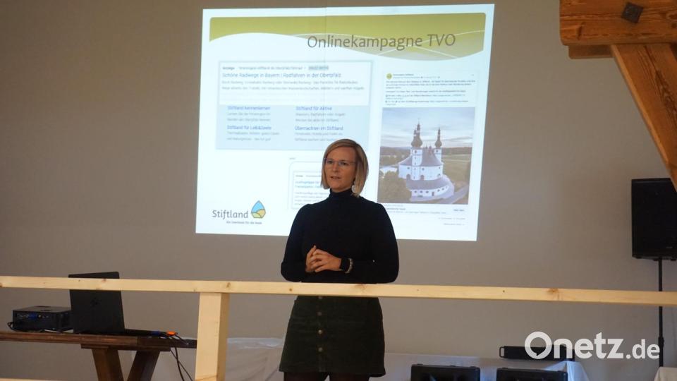 Belinda Hoyer berichtete von der Entwicklung des Tourismus im Stiftland und gab einen Ausblick auf das nächste Jahr. Bild: jeb