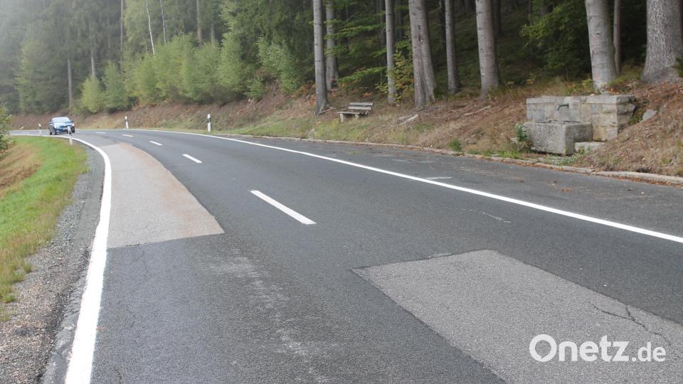 Die ersten Straßenschäden könnten 2023 bis zum Wegmacher-Brunnen (rechts) beseitigt werden. Bild: pi