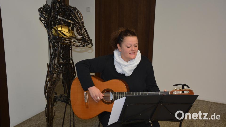 Bettina Regler umrahmte den Festakt musikalisch. Bild: jr