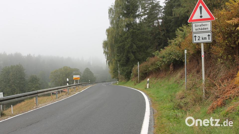 Der Hinweis auf Straßenschäden zwischen Georgenberg und Neuenhammer könnte im kommenden Jahr verschwinden. Bild: pi
