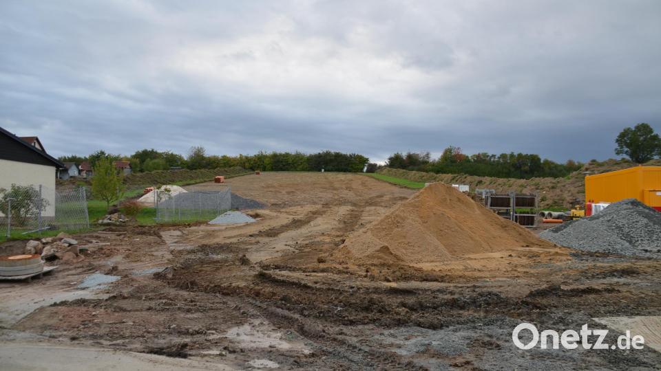 Baugebiet in Haidenaab
Im Zuge der Erschließung des neuen Baugebietes in Haidenaab musste auch ein Baum gefällt werden. Bild: ak