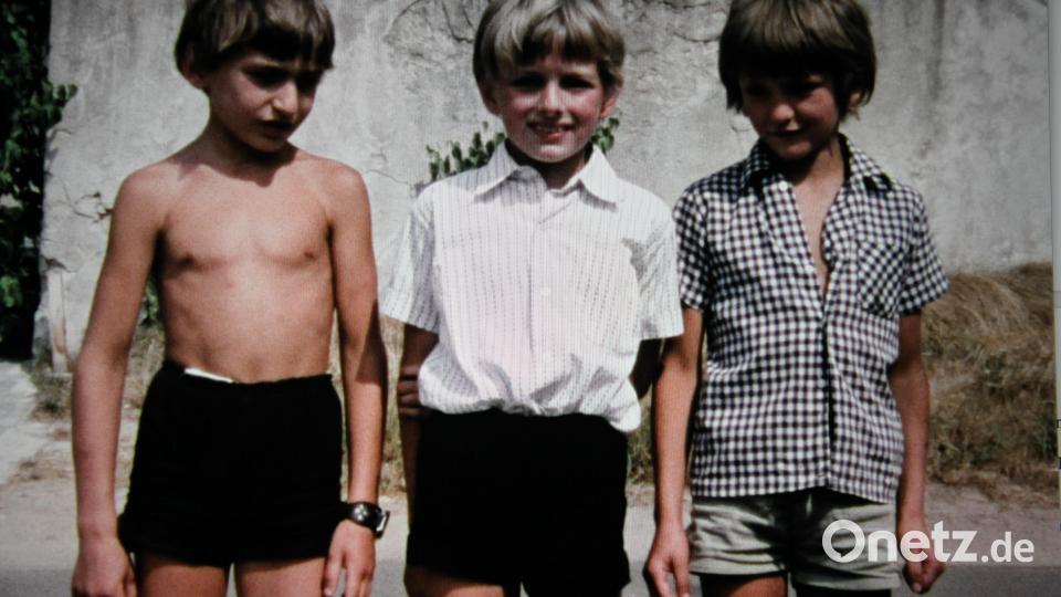 In &quot;Ein Tag in der Heimat&quot; kommen unter anderem drei junge Burschen aus dem Ort Süß zu Wort. Bild: Helge Weindler/HFF München