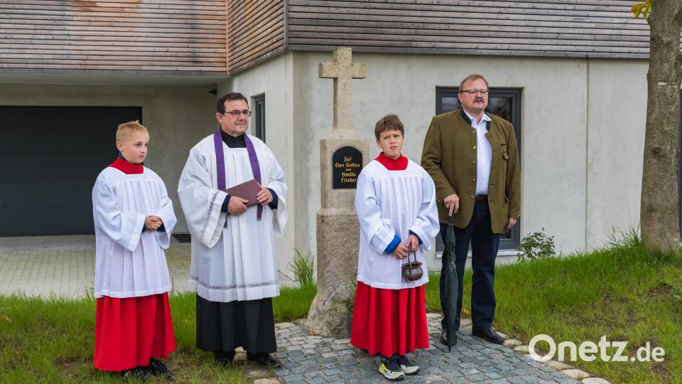 Bürgermeister Alfred Stier (rechts) sprach als Stellvertreter der Ikom Stiftland das Grußwort. Bild: wms