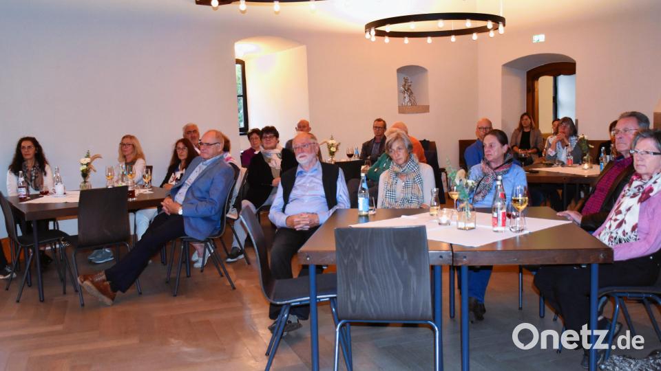 Aufmerksam lauschte das Publikum den Vorlesungen, die teils lustig, aber auch ernst und sehr interessant waren. Bild: ubb