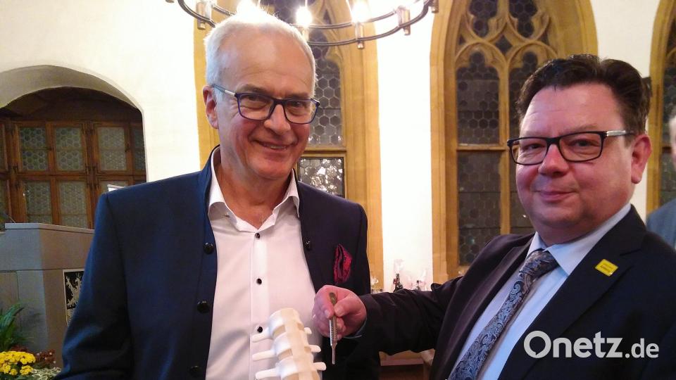 Dr. Antonio Ernstberger (rechts) bestand den Excalibur-Test von Dr. Robert Bauer. Bild: mma