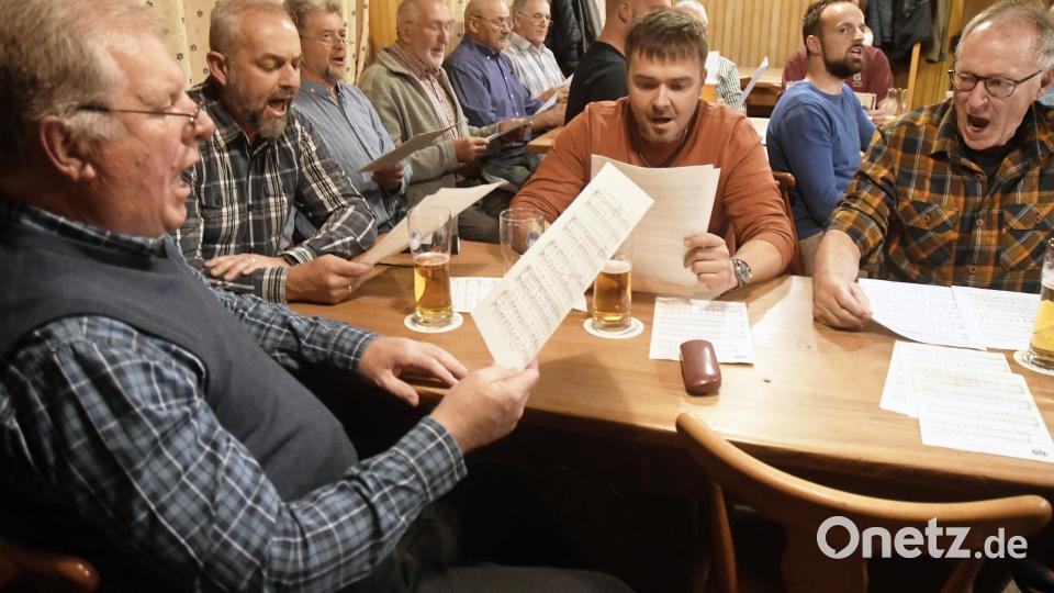 Der erste Tenor könnte noch etwas Verstärkung vertragen. Hier sind die Jungen Mangelware. Bild: Gabi Schönberger