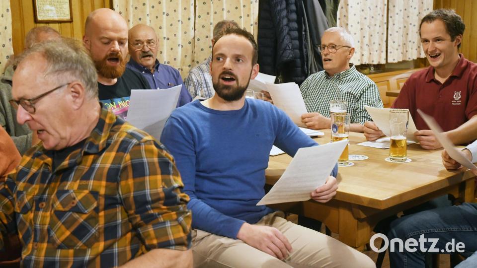 Der zweite Tenor ist beim Männergesangverein 1895 Pleystein gut besetzt. Auch hier mischen sich junge Stimmen unter die erfahrenen Sangesbrüger. Bild: Gabi Schönberger