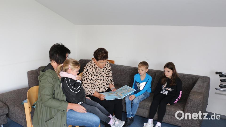 Im Vorlesezimmer ist es ganz leise, und die Kinder genießen die Geschichten. Bild: rpp