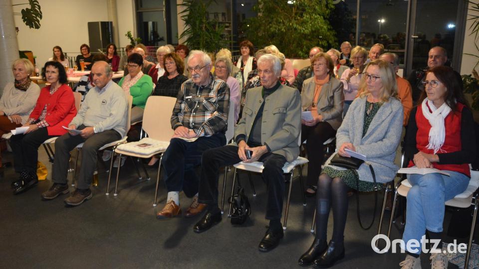 Zahlreiche Zuhörer verfolgten das Konzert im Museumscafé. Bild: jr