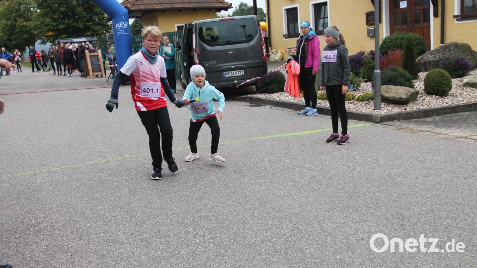 Die Stabübergabe geht problemlos über die Bühne. Bild: pi