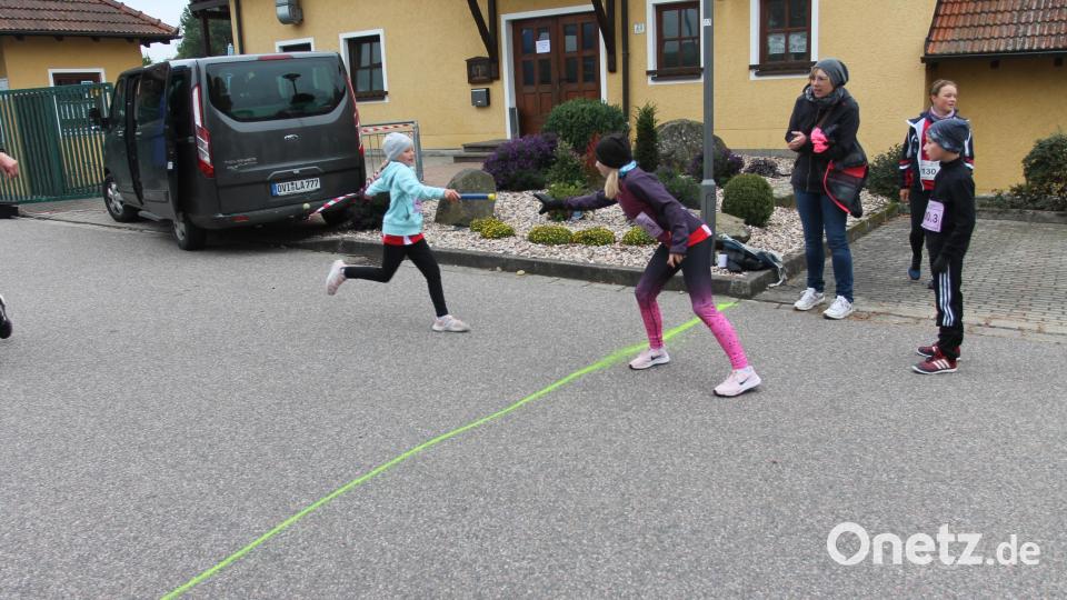 Die Stabübergabe geht problemlos über die Bühne. Bild: pi
