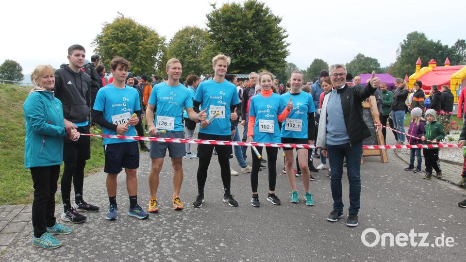 "Wir sind gerüstet", freut sich Eslarns Bürgermeister Reiner Gäbl (rechts). Bild: pi