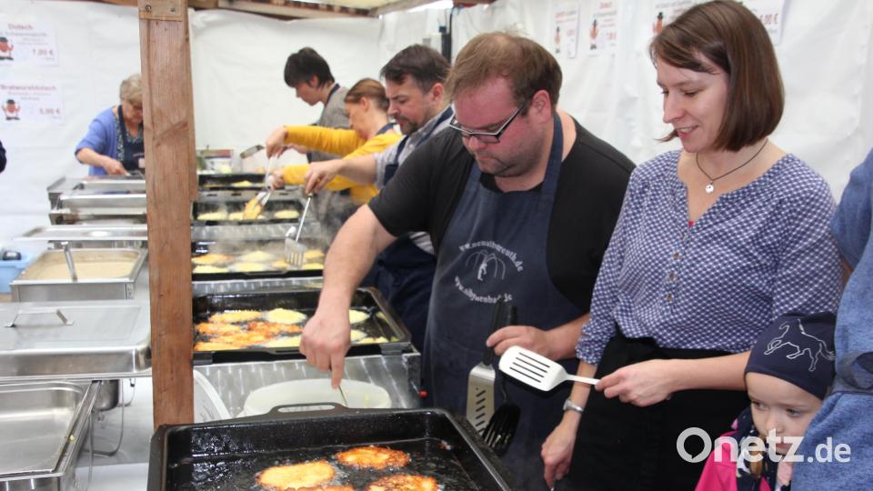 Frisch herausgebratener und knuspriger Dotsch war eine der Spezialitäten beim Kartoffelfest. Bild: kro