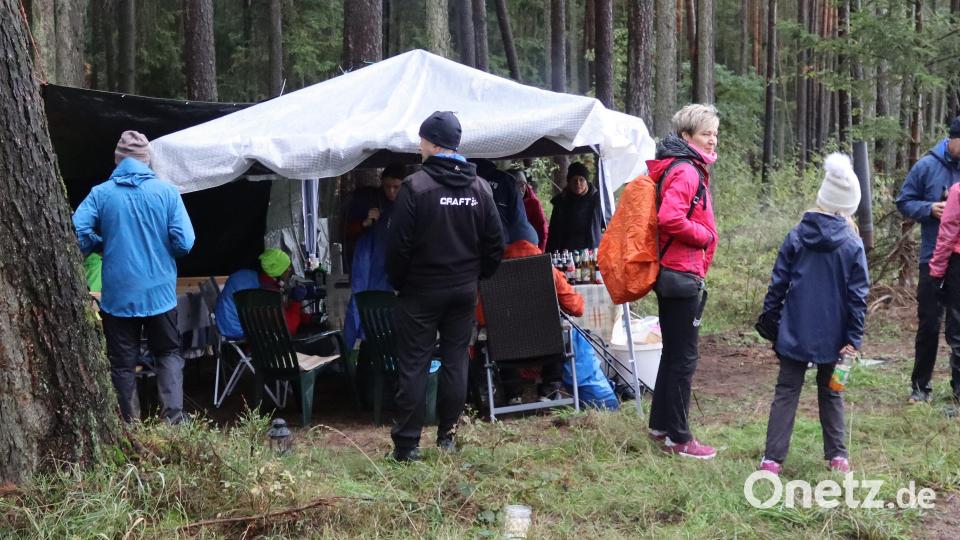 Kilometer 91, die Verpflegungsstation in Schalkenthan. Wer bis hierher gekommen ist, der will auch das Ziel erreichen. Bild: mfh