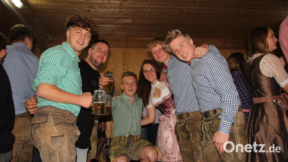 Auf Bänken und Tische gab es Stimmung pur. Bild: frd