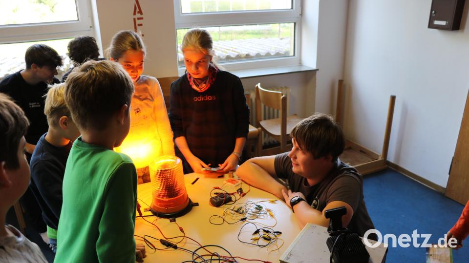 Pfadfinder Neuhaus verbringen ein aufregendes und farbenfrohes Wochenende im Maximilian-Kolbe-Haus in Wernersreuth. Bild: Julia Franz/exb