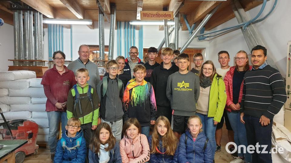 Während des Zeltlagers besuchten die Ministranten aus Wiesau die Schustermühle in Eisersdorf bei Kemnath. Bild: Pfarrei Wiesau/exb