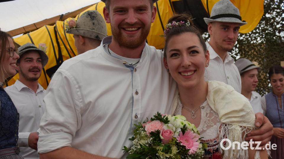 Zum neuen Oberkirchweihpaar auf der Allersburger Wiesenkirchweih werden Sabrina Lenz und Lukas Weiss aus Flügelsbuch gekürt. Bild: bö