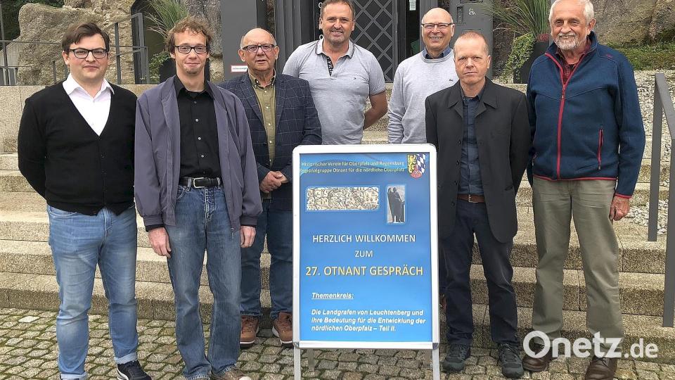 Den Erfolg des 27. Treffens der Regionalgruppe Otnant für die nördliche Oberpfalz sicherten die leitenden Gastgeber, Referenten und Burgführer. Im Bild (von links): Christian Malzer, Bernhard Fuchs, Erich Schraml, Johannes Bauernfeind, Karl Schreier (beide Forum Falkenberg), Jochen Rösel und Adalbert Busl. Bild: wro