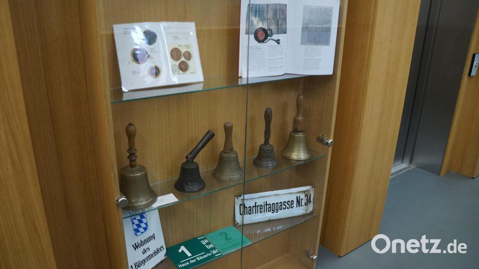 Gesammelte alte Schätzchen in der Vitrine Bild: wel