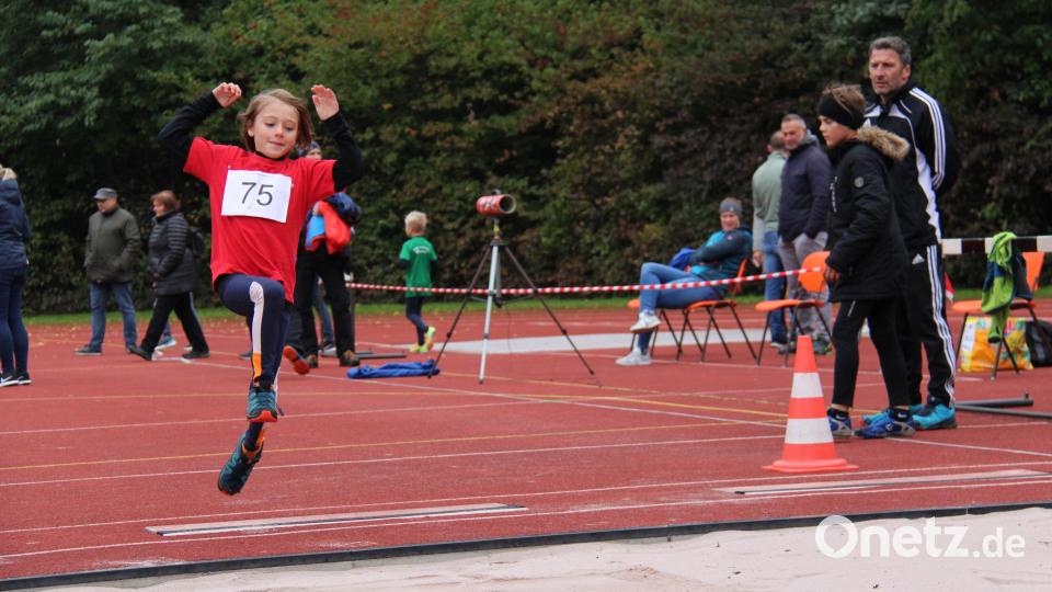 Trotz Regen und Kälte gaben die 115 teilnehmenden Leichtathleten und Leichtathletinnen bei der Kreismeisterschaft im Mehrkampf des Kreises Oberpfalz Nord ihr Bestes. Bild: prh