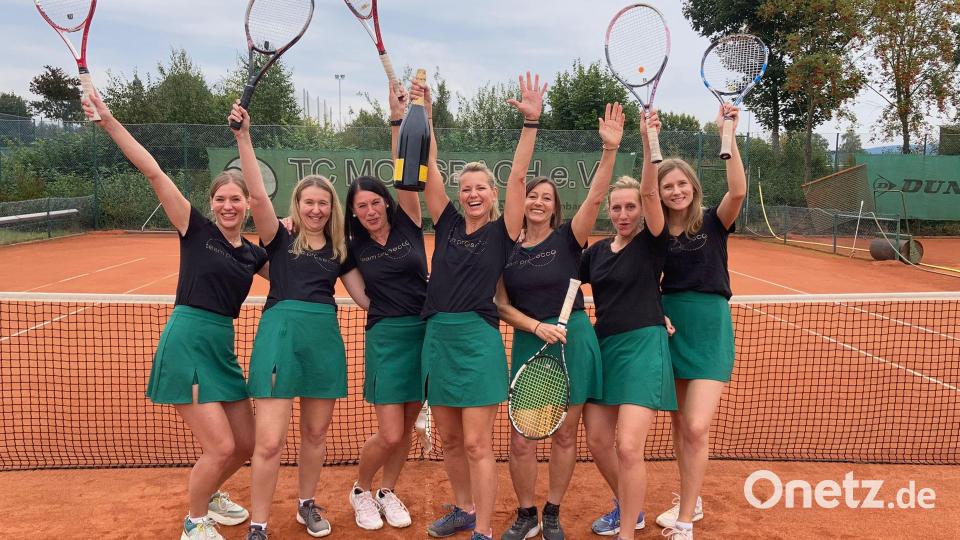 Die Damen I des TC Moosbach wurden Meister in der Nordliga 4: Laura Schießl, Steffi Singer, Andrea Eger-Schießl, Irene Moller, Barbara Forster, Sissy Seiler und Theresa Rappl (von links). Bild: gi