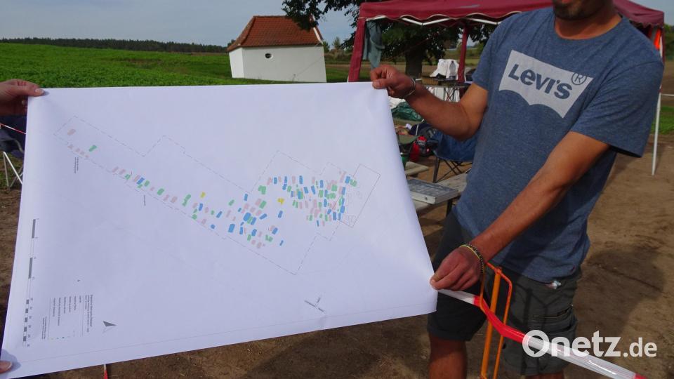 Auf dem Lageplan werden die vorgefundenen Gräber dokumentiert. Bild: hm