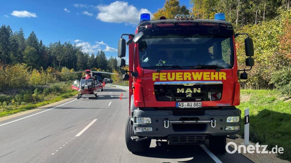 55 Feuerwehrmänner und -frauen mit sechs Fahrzeugen waren im Einsatz, dazu zwei Rettungshubschrauber aus Nünrberg und Bayreuth. Bild: lei