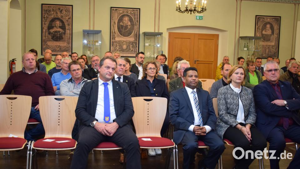 Abordnungen des Marktes Leuchtenberg und der Stadt Grünsfeld waren Gäste beim Festabend &quot;650 Jahre Stadt Pfreimd. Bild: bnr