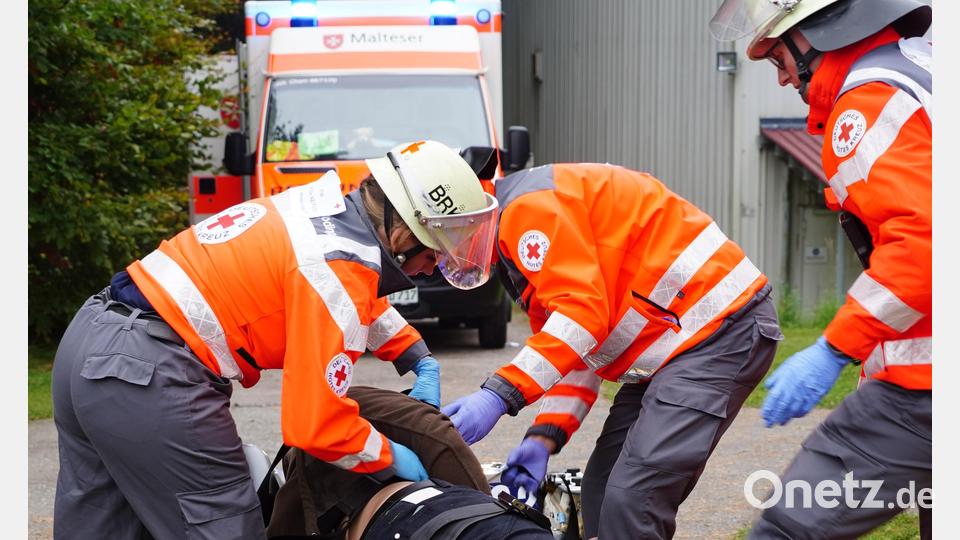 Mehr als 200 Einsatzkräfte übten in Rötz im Landkreis Cham den Ernstfall. Bild: Polizei Oberpfalz