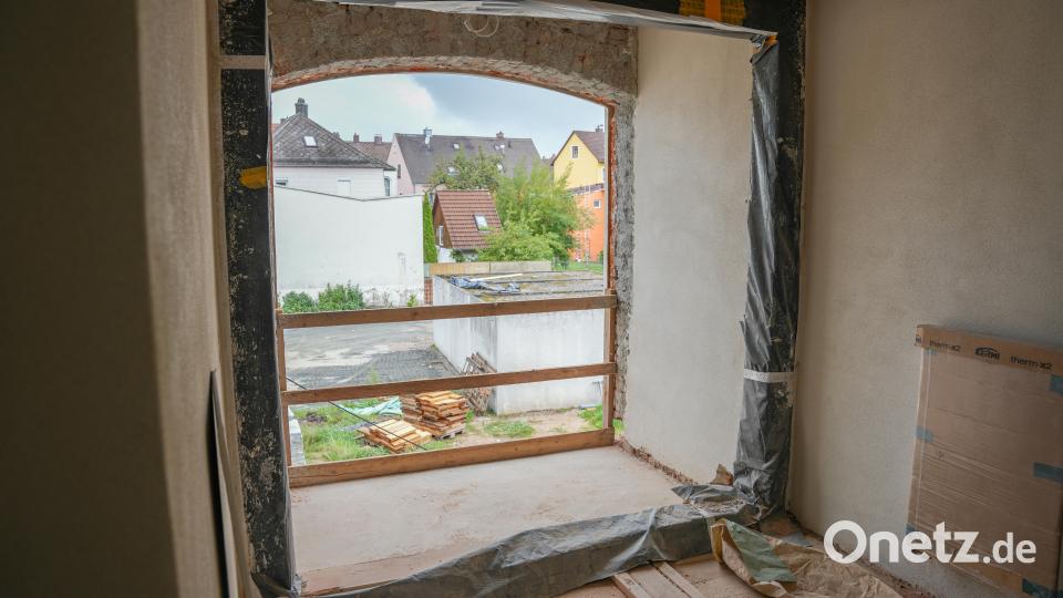 Früher eine geschlossene Loggia, bald ein offener Balkon. Bild: Marco Meier