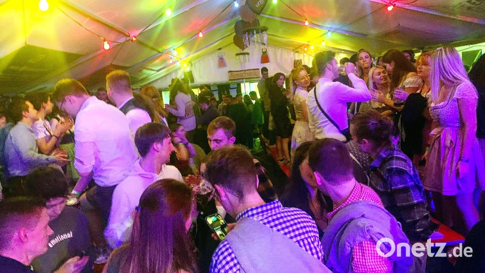 Blick in das Bierzelt, das am Wochenende wieder genutzt wird Bild: war