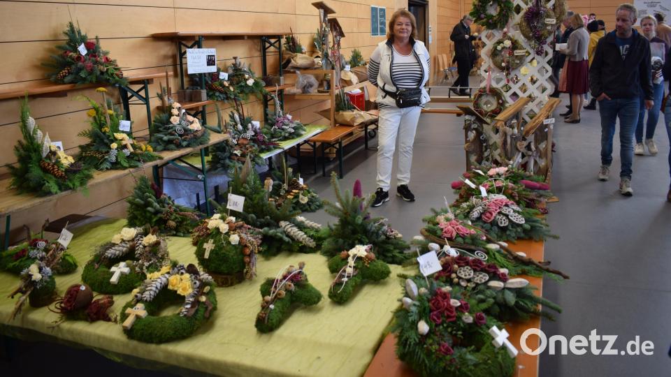 Gestecke und Kränze für viele Gelegenheiten. Bild: bnr