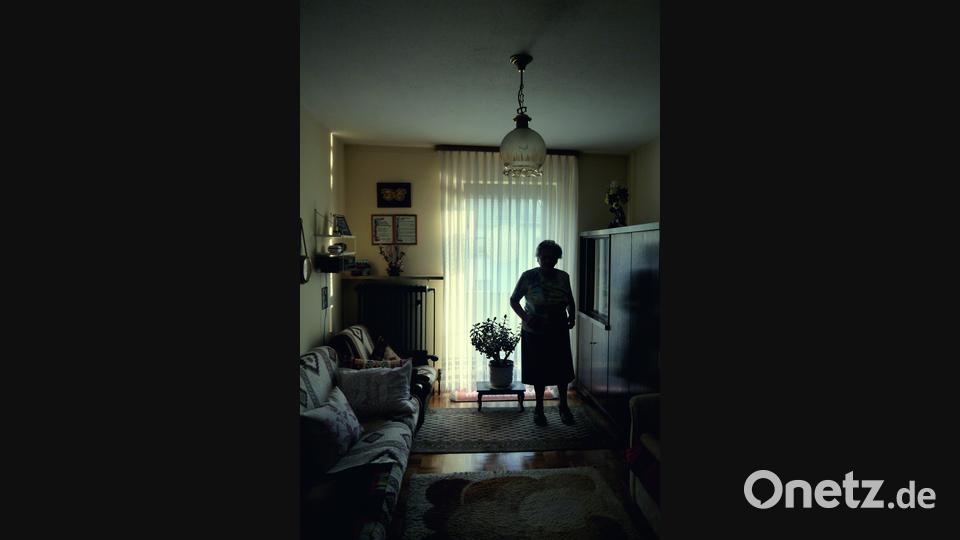 Das Wenige, was ihr aus der Heimat geblieben ist, hütet Maria in ihrem Erinnerungszimmer. Bild: Carina Feneis/exb