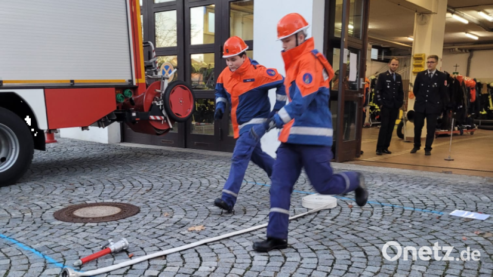 Die Nachwuchskräfte zeigen bei der Abnahme der Bayerische Jugendleistungsprüfung ihr Können. Bild: KBM Carola Adam/exb