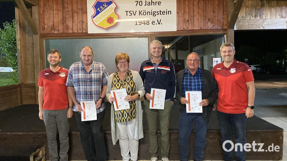 50 Jahre Mitgliedschaft im TSV Königstein: (von links) Zweiter Vorsitzender Martin Lederer, Jürgen Renner, Doris Zahn, Hans-Jürgen Pirner, Richard Pesold, Erster Vorsitzender Christian Koch. Bild: Christian Koch/exb
