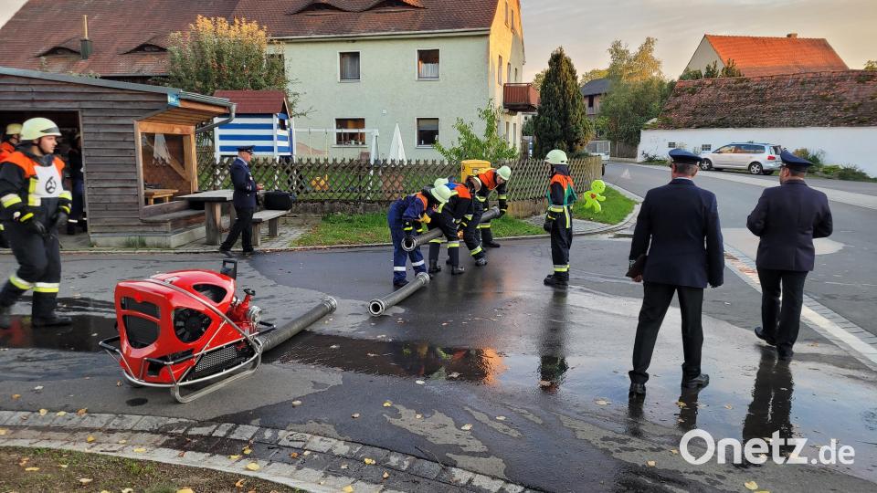 Die Leistungsprüfung meistern die Teilnehmer der Feuerwehr Edeldorf mit Bravour. Bild: Franziska Schwägerl/exb