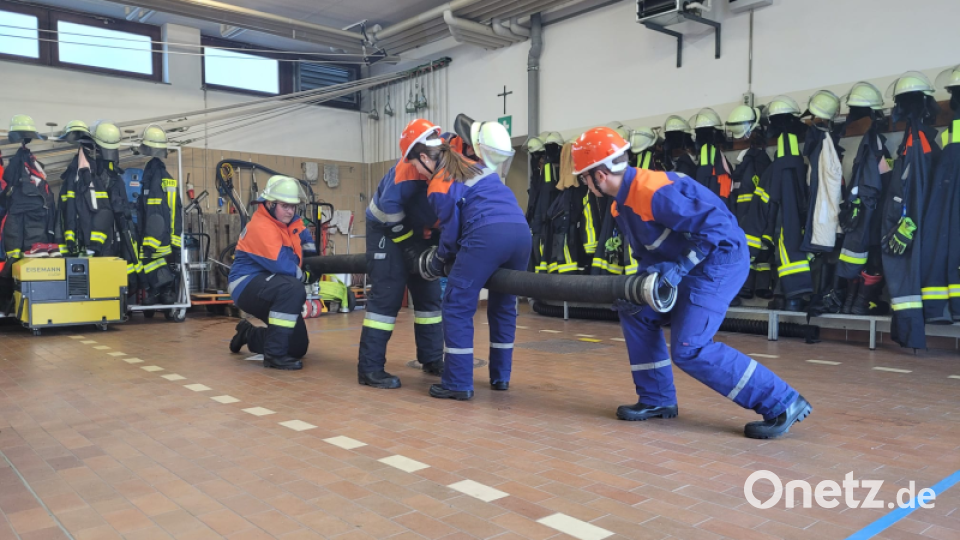 Die Nachwuchskräfte zeigen bei der Abnahme der Bayerische Jugendleistungsprüfung ihr Können. Bild: KBM Carola Adam/exb