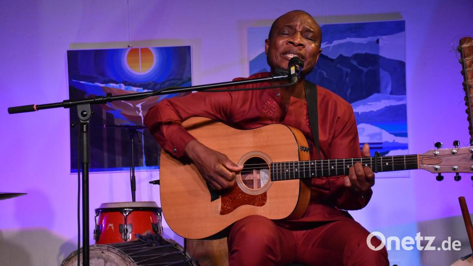 Auf der Gitarre ist Adjiri Odametey ein großartiger Virtuose. Bild: ubb