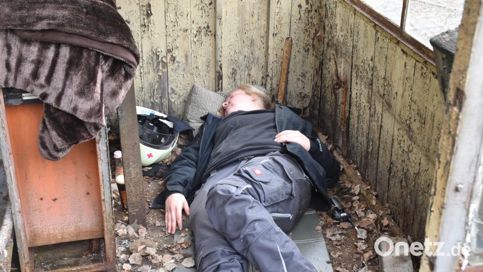 Selbst im alten Bedienerhäusl der nicht mehr funktionsfähigen Drehscheibe des alten Bahnbetriebswerks ist eine &quot;Verschüttete&quot; versteckt. Bild: hcz