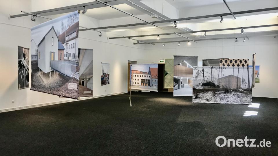 &quot;Aktuelle Architektur der Oberpfalz&quot;(hier in der Stadtgalerie Alte Feuerwache Amberg) ist Teil der Doppelausstellung &quot;ArchitekturA&quot; im CeBB in Schönsee. Bild: Manfred Wilhelm/exb