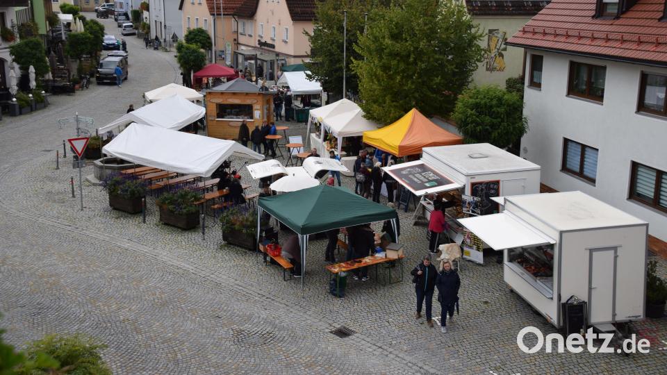 Der Markt der Genüsse am Königsteiner Marktplatz aus der Vogelperspektive. Bild: wku