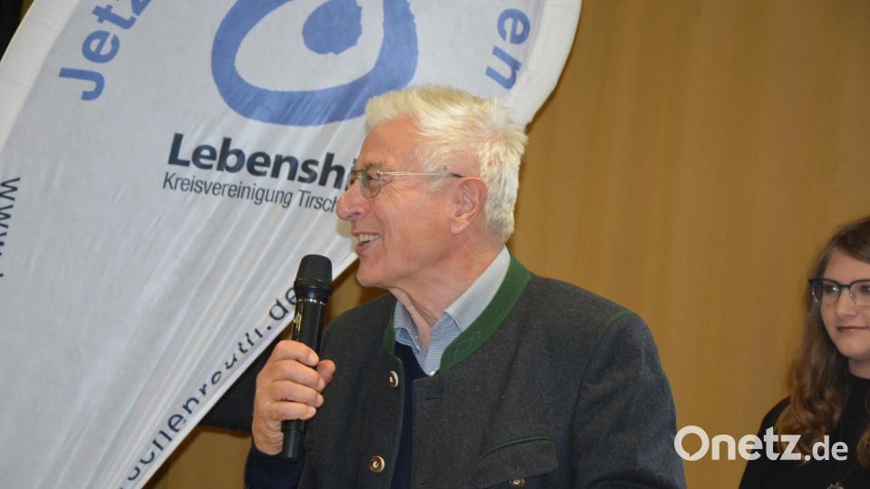 Karl Haberkorn erinnerte kurz an den Beginn des Förderzentrums in Mitterteich. Bild: jr