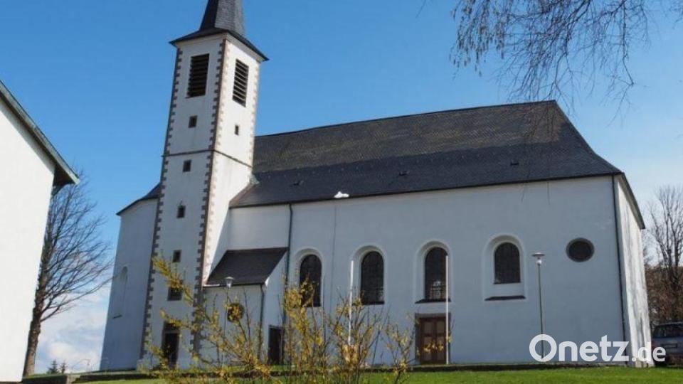 Die Kirche auf dem Fahrenberg war nur einer von mehreren Stopps, die die Jury des Dorferneuerungspreises in Waldthurn einlegte. Archivbild: fvo
