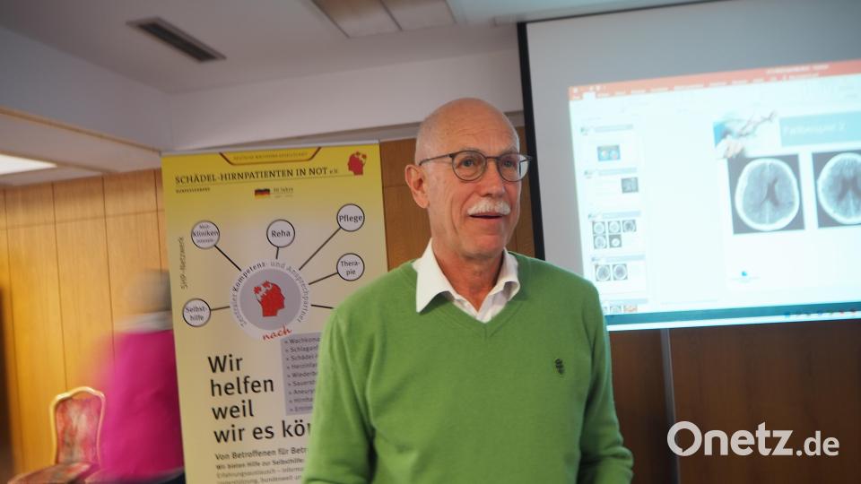 &quot;Wer weiß, was der Computer noch bringt, vielleicht haben wir eines Tages Chips im Kopf.&quot;  (Neurochirurg Dr. Richard Megele) Bild: bl