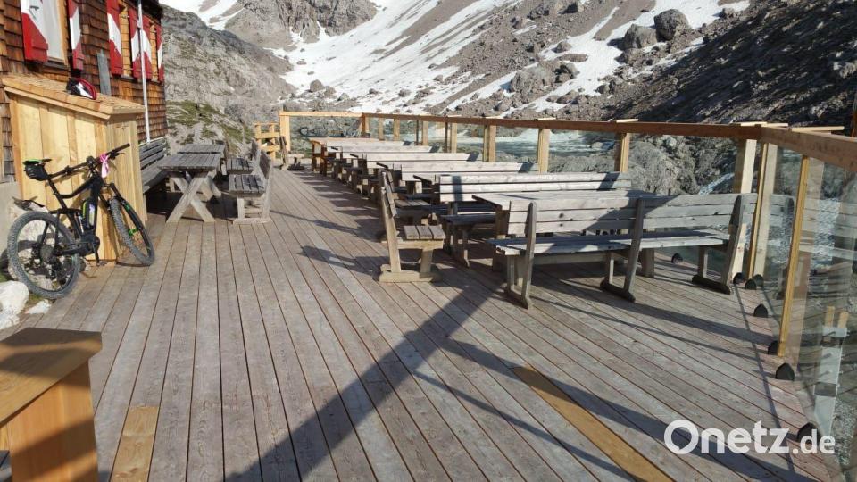 Aus der einst unbewirtschafteten Schutzhütte ist inzwischen eine gemütliche Unterkunft in den Lienzer Dolomiten geworden. Archivbild: Gunther Lehmann