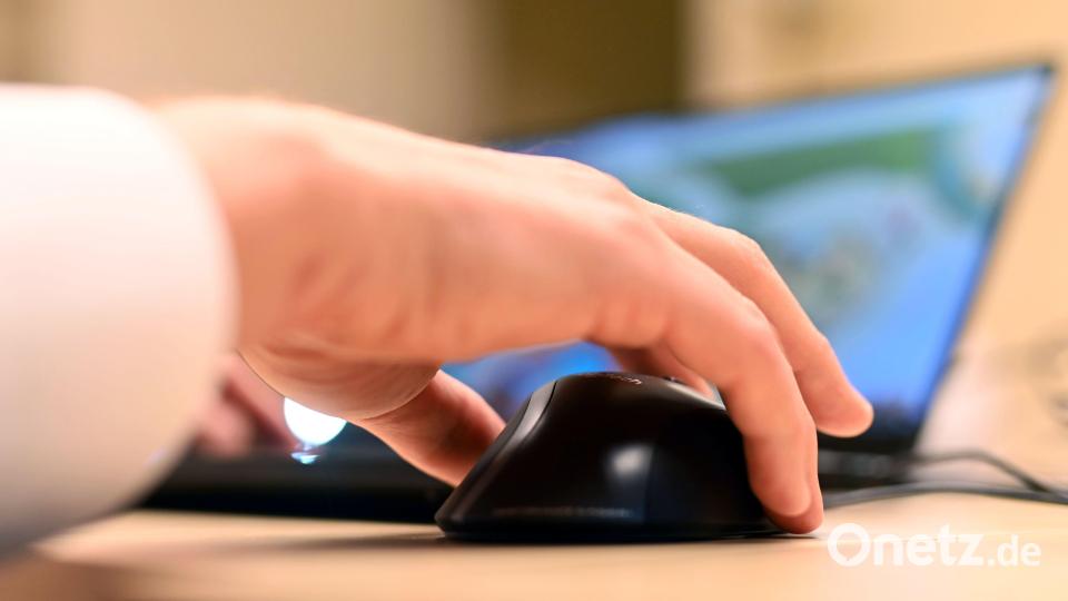 Statt bei der Behörde vor Ort erscheinen, lieber Dinge digital erledigen: Das ist beim Landratsamt Amberg-Sulzbach schon in vielen Bereichen möglich. Bild: Uli Deck/dpa