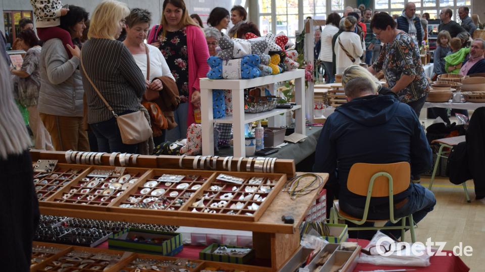 Das Angebot auf dem Hobbykünstlermarkt in Pfreimd lies wenige Wünsche offen. Bild: bnr