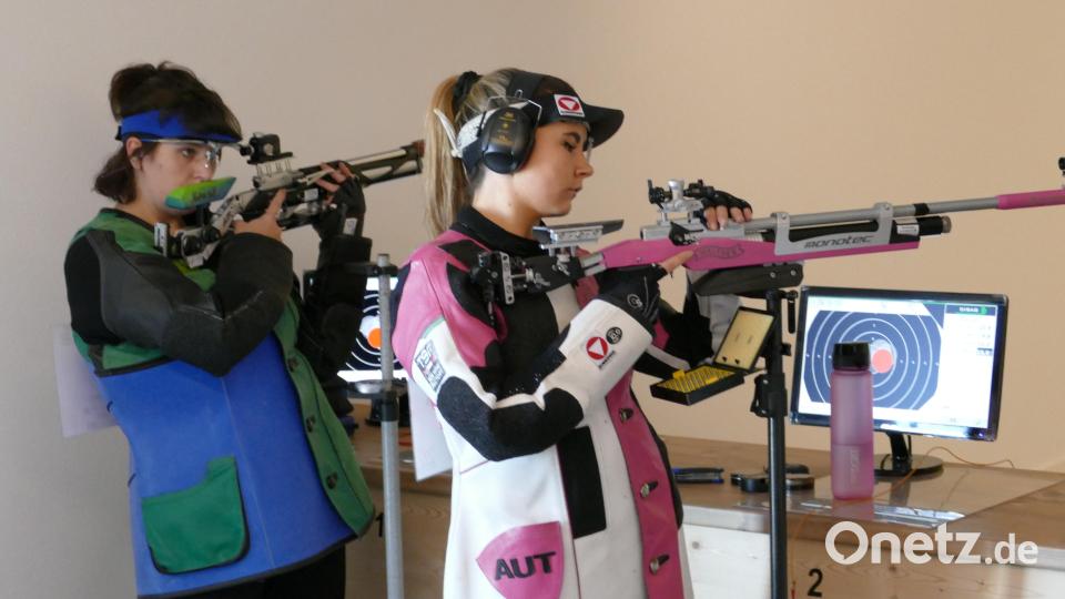 Jasmin Kitzbichler (rechts) gegen die Niederlautenbacherin Martina Braun (388:396) Bild: rwo