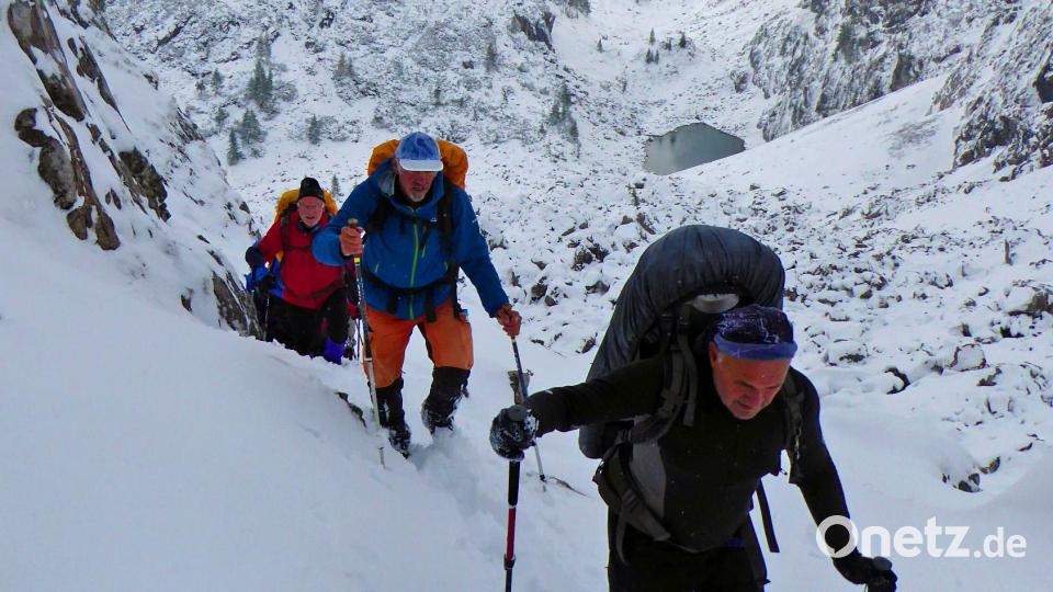 Bis zu einem halben Meter Neuschnee lag am höchsten Punkt der Tour, dem Hochgschirr auf 1948 Metern. Bild: Alpenverein Marktredwitz/exb